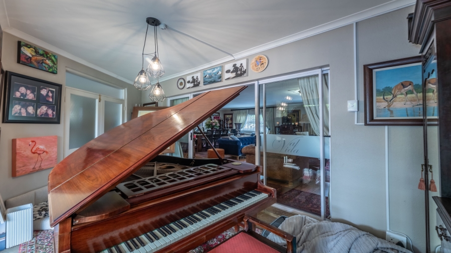 5 Bedroom Property for Sale in Flamingo Vlei Western Cape